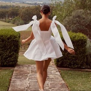 DISHH AISLE WHITE LINEN BOW MINI DRESS